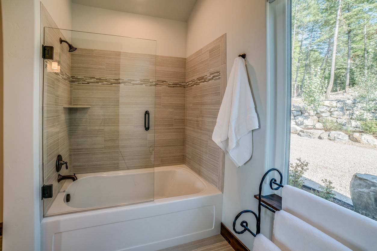 Shower & Tub Installation in Jacksboro